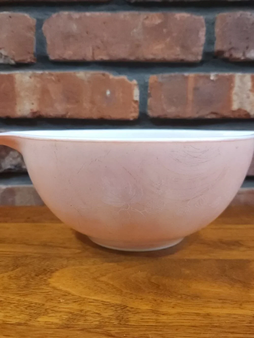 PYREX Vintage 1950s 442 1.5 Qt Gooseberry Cinderella Mixing Bowl in Pink